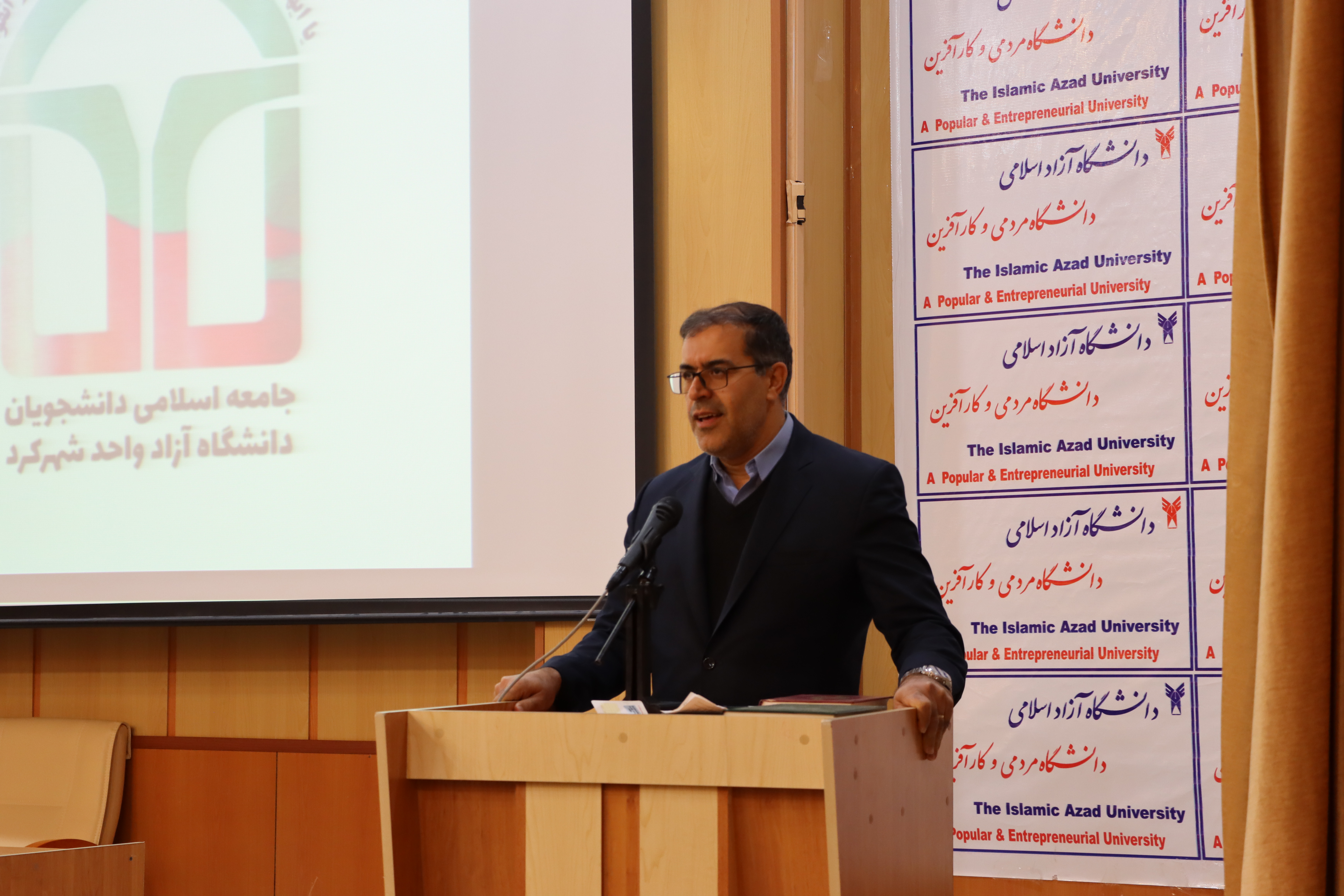 نشست فعالان و نخبگان دانشجویی به مناسبت آغاز دهه فجر برگزار شد