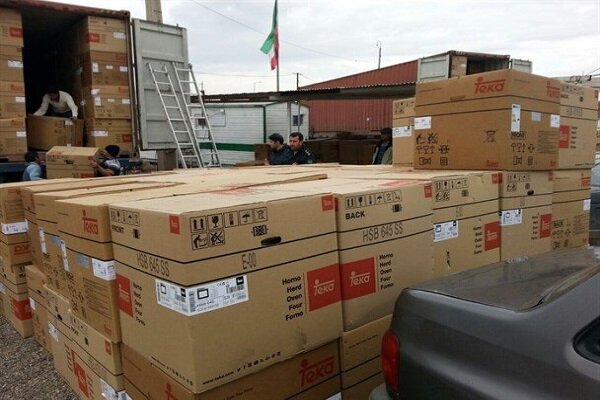 انباری با ۱۵ هزار انواع کالای قاچاق در تهران پلمپ شد