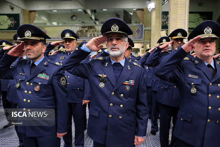 دیدار جمعی از فرماندهان نیروی هوایی و پدافند هوایی ارتش با رهبر انقلاب