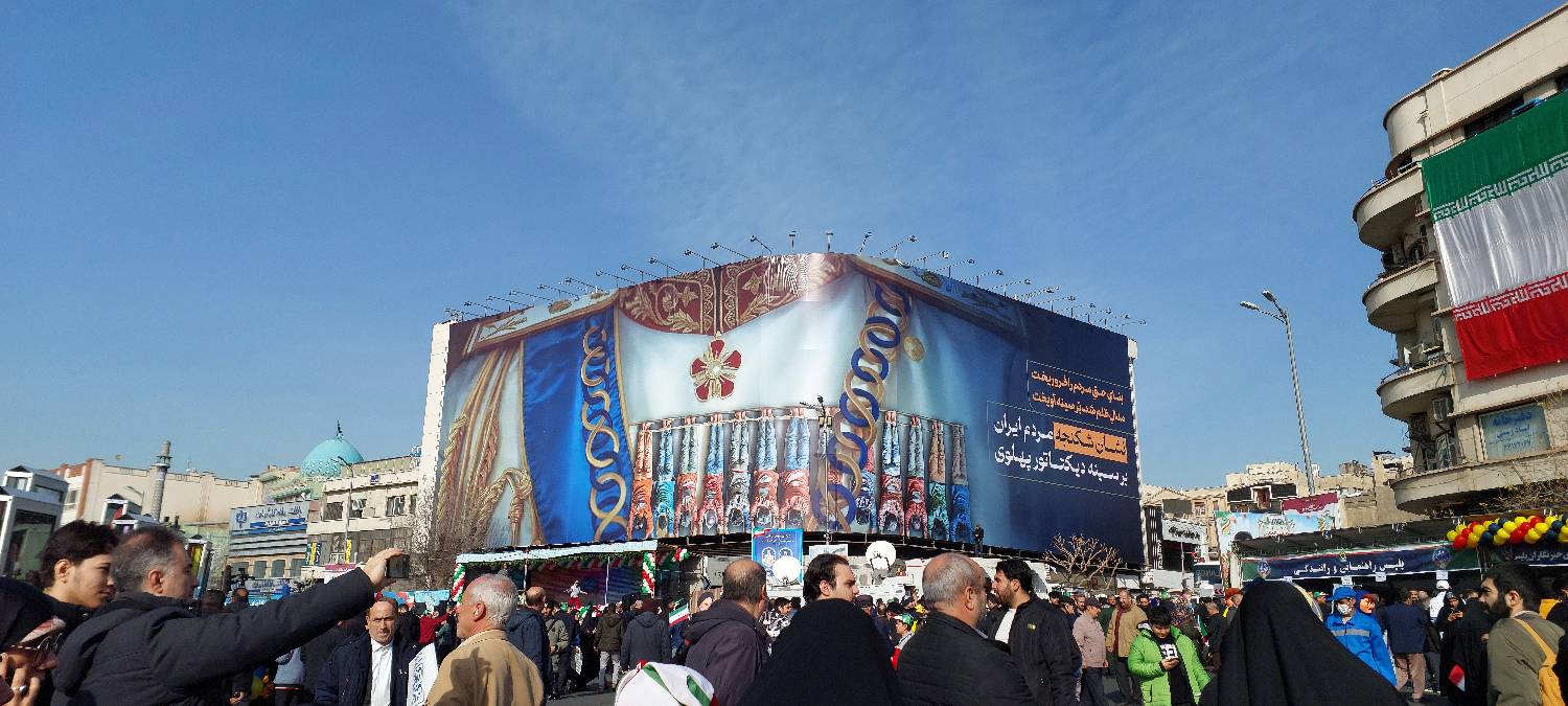 حضور پرشکوه مردم در راهپیمایی ۲۲ بهمن + عکس و فیلم