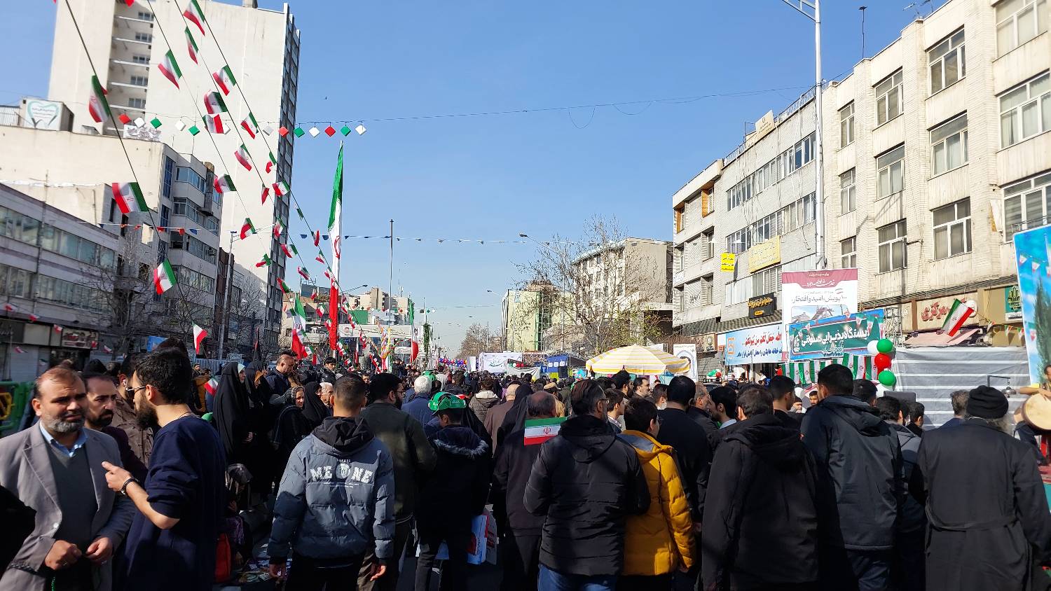 حضور پرشکوه مردم در راهپیمایی ۲۲ بهمن + عکس و فیلم