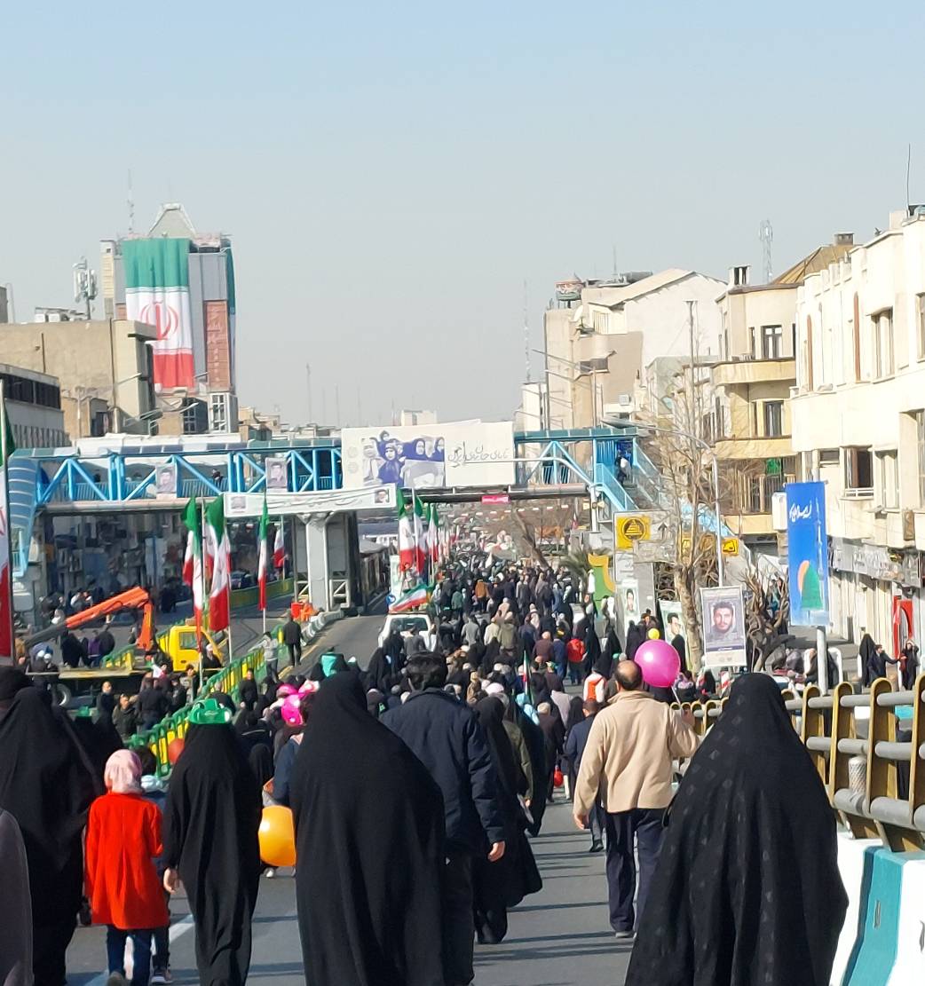 حضور پرشکوه مردم در راهپیمایی ۲۲ بهمن + عکس و فیلم
