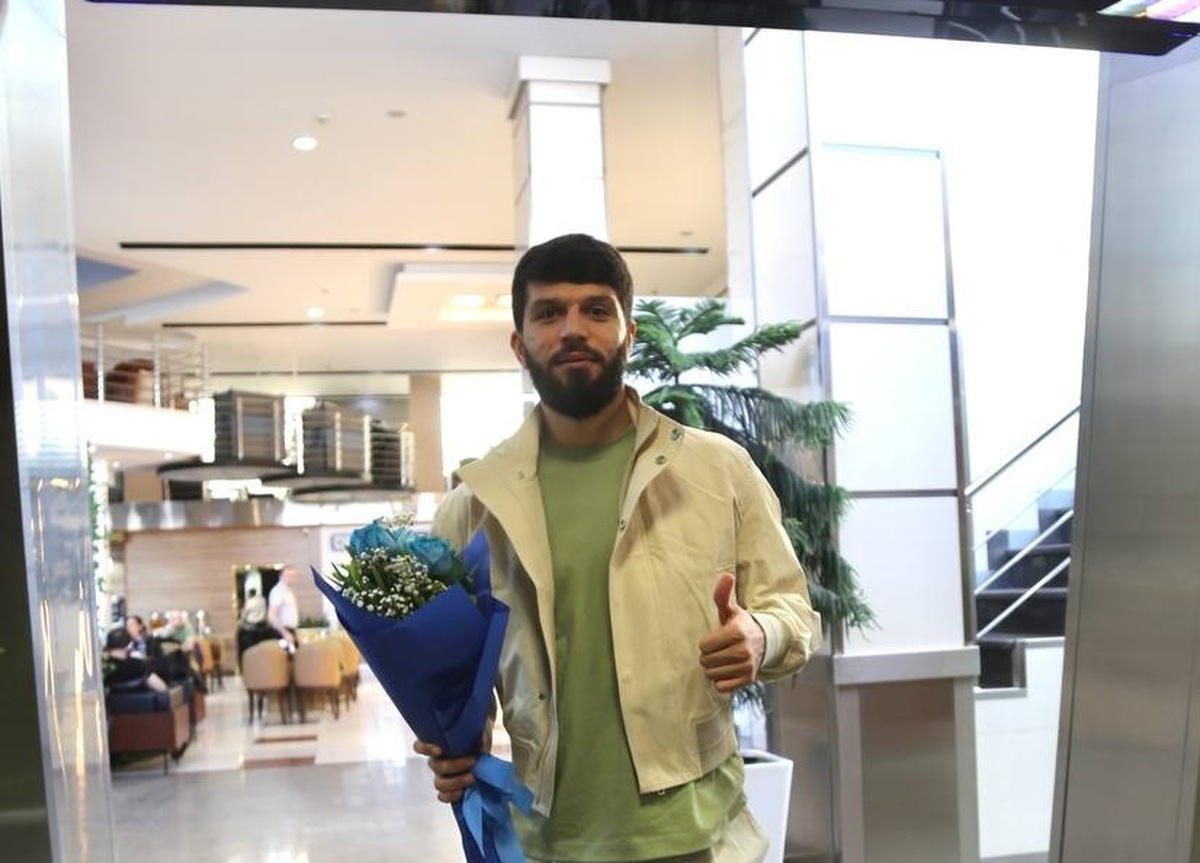 2 بازیکن ازبکستانی استقلال و پرسپولیس وارد کشور شدند + عکس