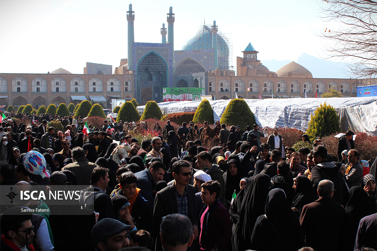 رمز ماندگاری انقلاب، حضور مردم در صحنه است