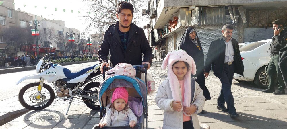 حضور پرشکوه مردم در راهپیمایی ۲۲ بهمن + عکس و فیلم