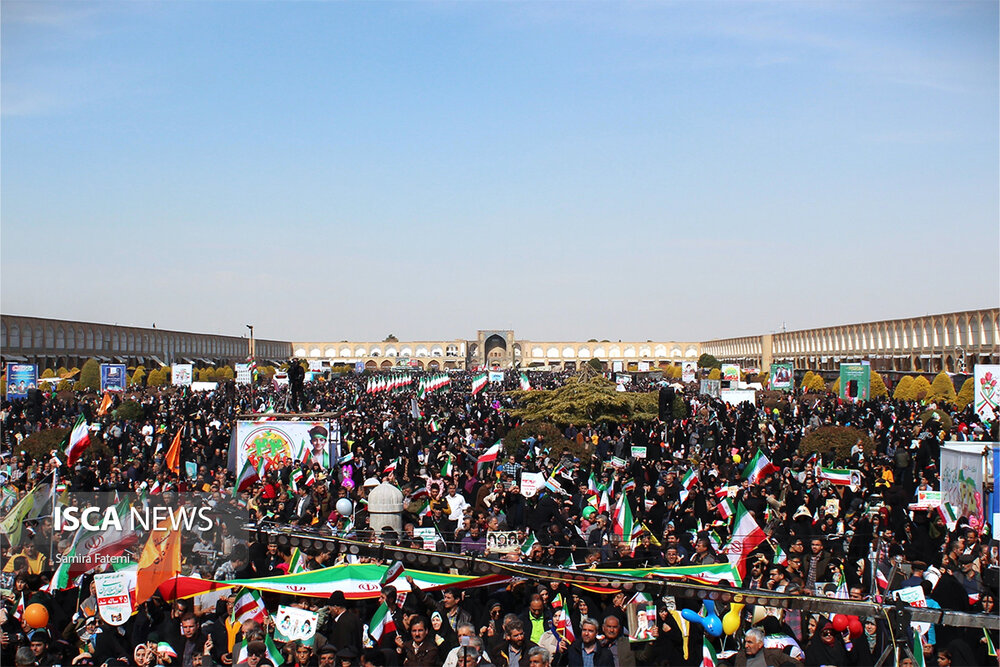 رمز ماندگاری انقلاب، حضور مردم در صحنه است