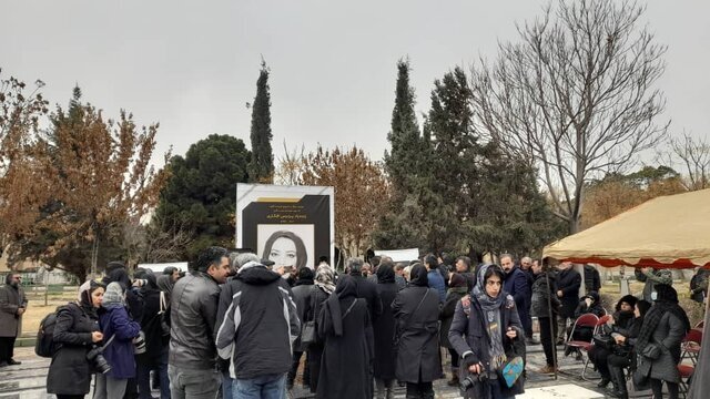 مراسم تشییع پیکر پردیس افکاری با حضور جمعی از هنرمندان