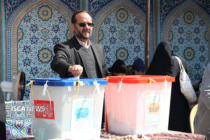 قاب‌هایی ماندگار از حضور مردم اصفهان در پای صندوق‌های رأی