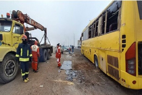 انحراف اتوبوس در تهران ۱۴ نفر را راهی بیمارستان کرد