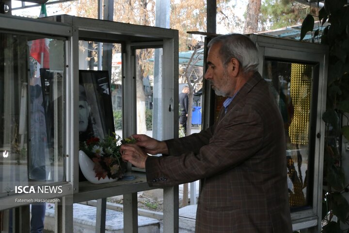 گلزار شهدای تهران در آخرین پنجشنبه سال