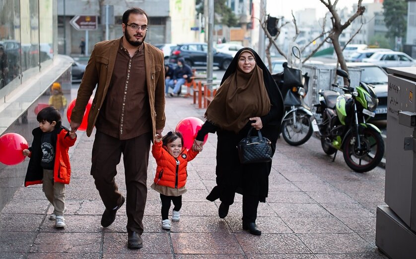 دستهایی که هوای صاف سخاوت را ورق زدند