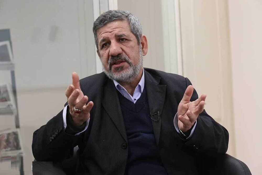 تاثیر دوقطبیهای کاذب سیاسی بر شکلگیری دو قطبیهای واقعی در جامعه