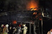 آتش‌سوزی گسترده در انبار موادغذایی در شرق تهران
