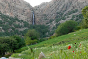 آبشار زیبای بهرام بیگی نگینی در دره‌های پر پیچ‌ و خم