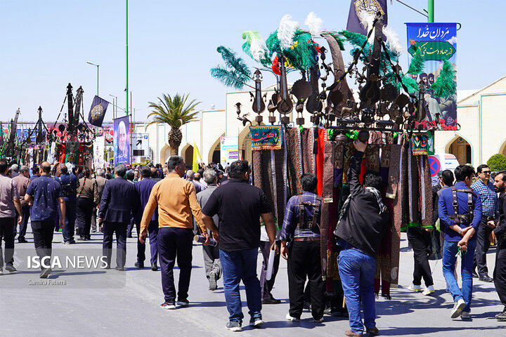 تشییع باشکوه شهید زاهدی در اجتماع ده‌ها هزارنفری مردم اصفهان