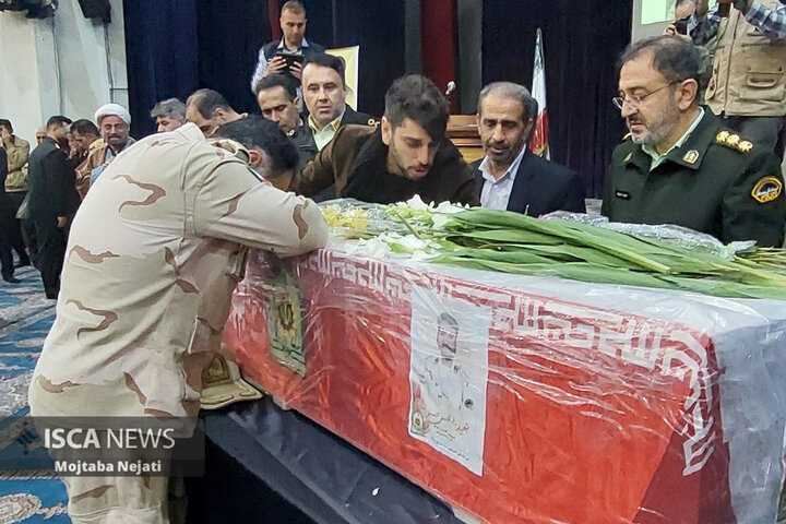 مراسم وداع با پیکر مدافع امنیت شهید محسن حسین‌نیا