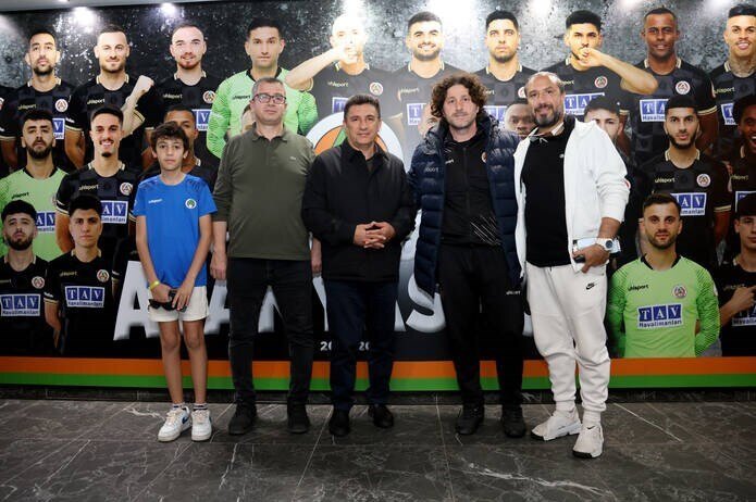 بازدید قلعهنویی از باشگاه آلانیا اسپور ترکیه + عکس