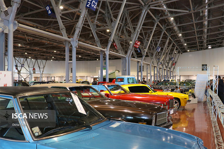 چهارمین نمایشگاه خودروهای کلاسیک، آفرود و مسابقه‌ای در اصفهان