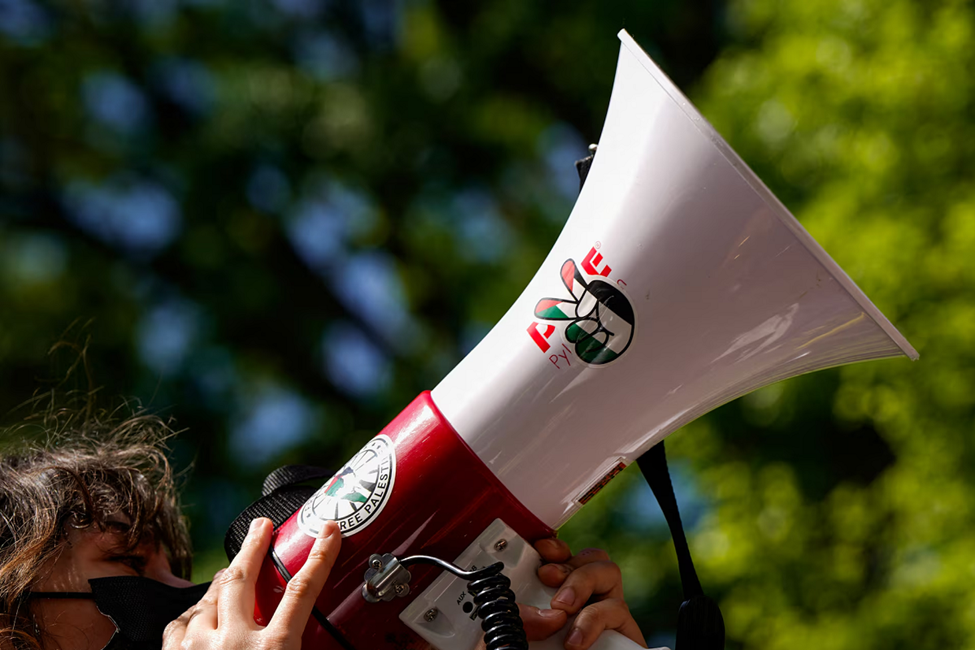 آزادی زیر دست و پای ماموران بایدن