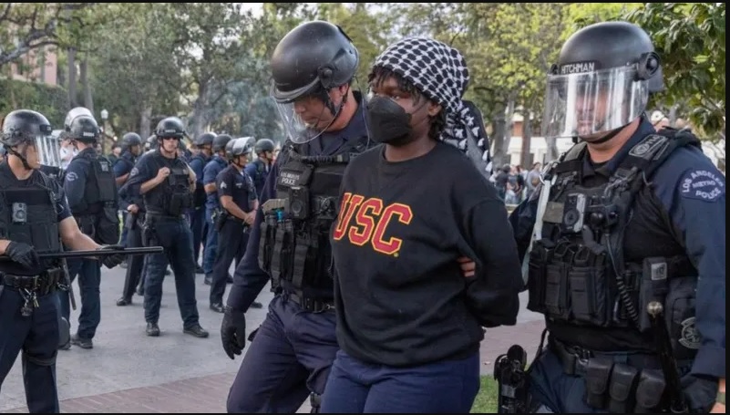 دموکراسی علیه آزادی