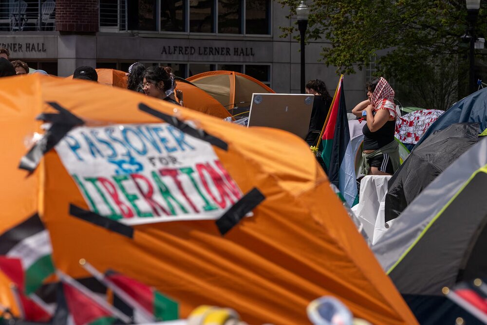 آزادی زیر دست و پای ماموران بایدن