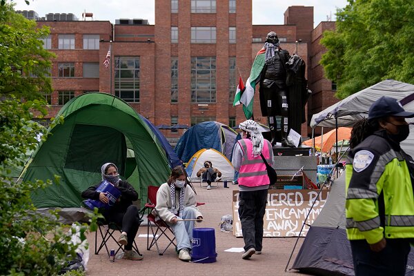 آزادی زیر دست و پای ماموران بایدن