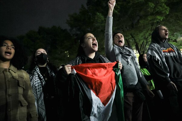 آزادی زیر دست و پای ماموران بایدن