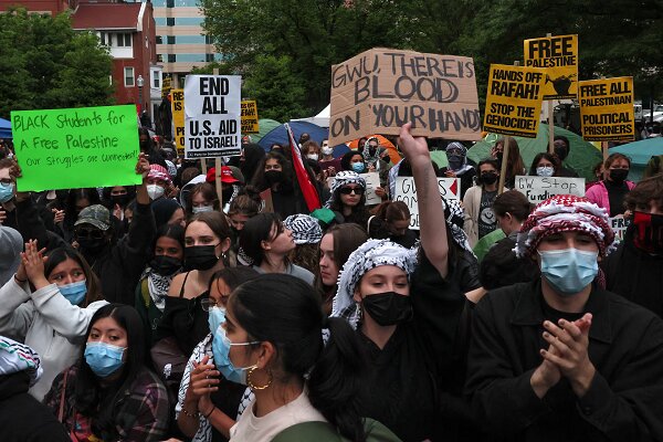 آزادی زیر دست و پای ماموران بایدن