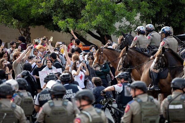 آزادی زیر دست و پای ماموران بایدن