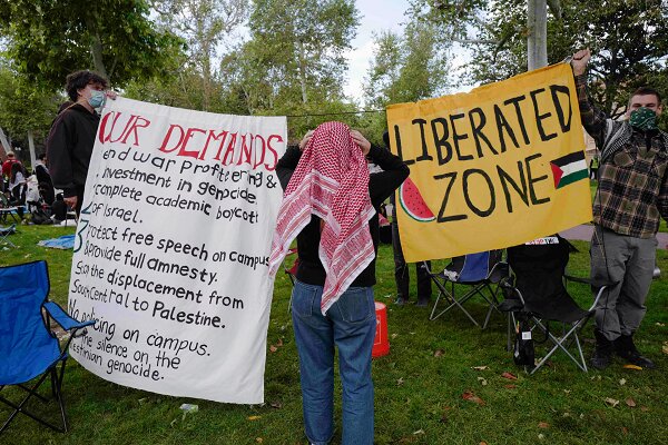 آزادی زیر دست و پای ماموران بایدن