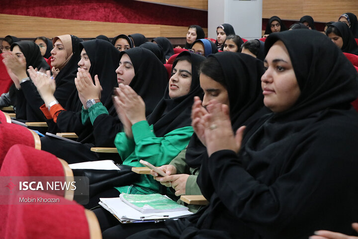 همایش شگرد معلمی، به مناسبت روز معلم در دانشگاه آزاد اسلامی یزد برگزار شد