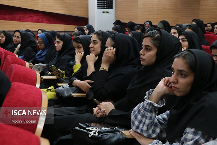 همایش شگرد معلمی، به مناسبت روز معلم در دانشگاه آزاد اسلامی یزد برگزار شد