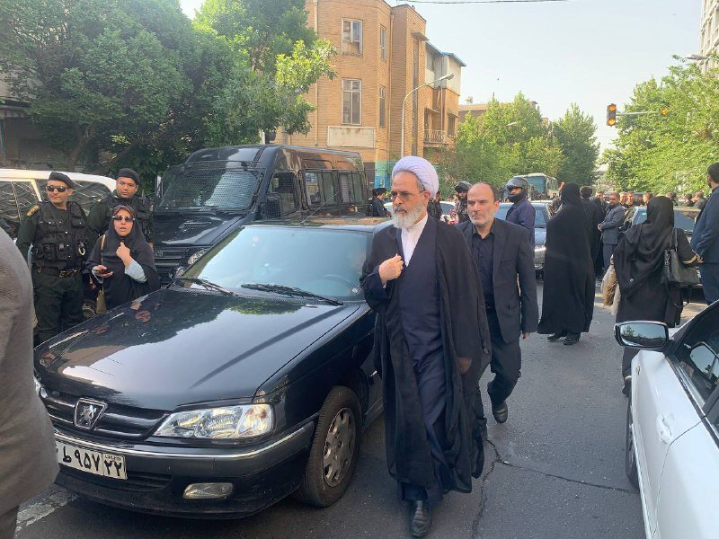 حضور شخصیتهای مختلف در مراسم تشییع شهدای خدمت + عکس