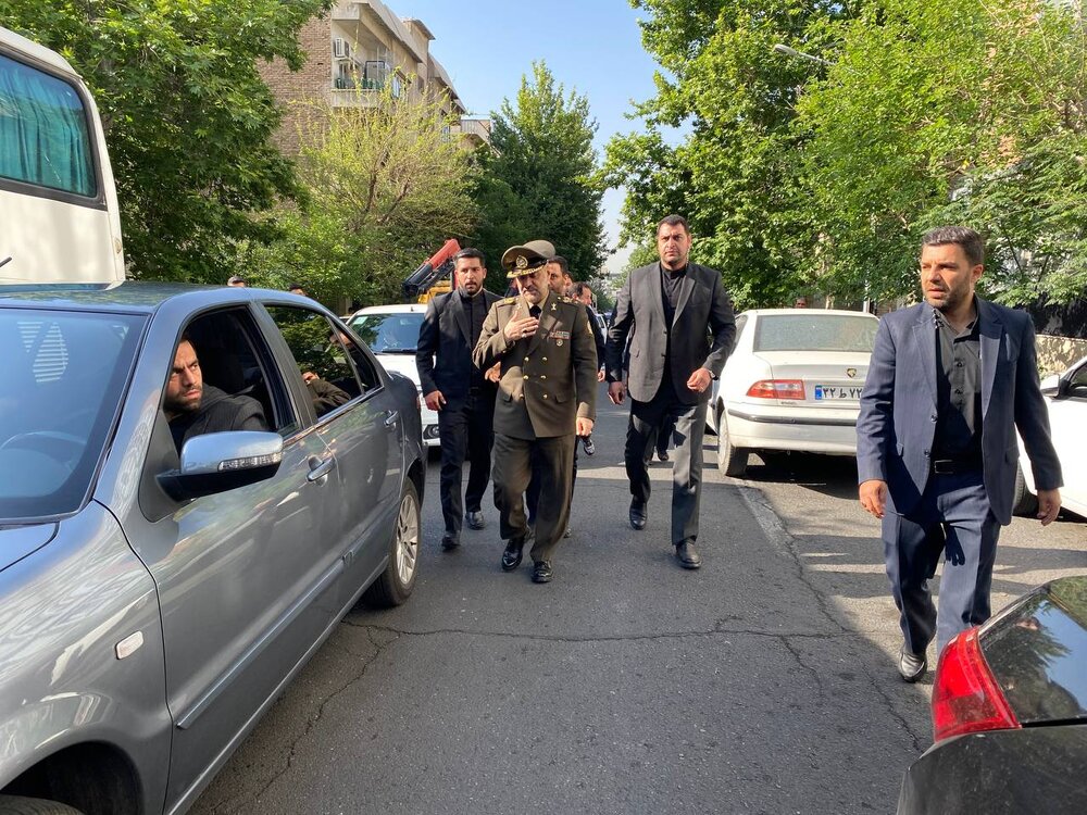 حضور شخصیتهای مختلف در مراسم تشییع شهدای خدمت + عکس