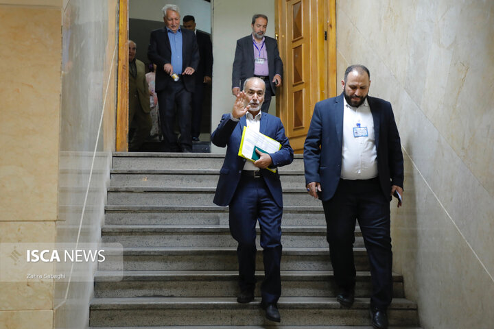 ثبت نام علی حشمتیان رئیس خانه احزاب ایران در چهاردهمین دوره انتخابات ریاست جمهوری