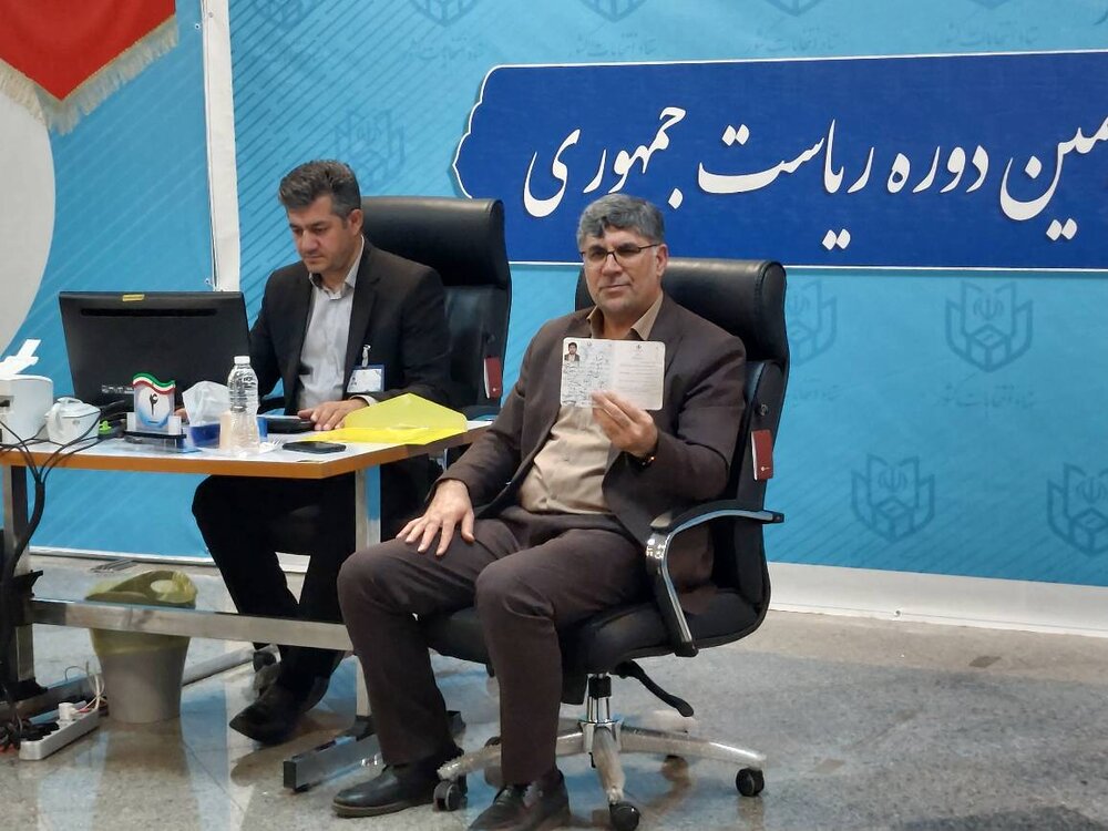 متن و حاشیه چهارمین روز ثبتنام کاندیداهای ریاست جمهوری/ ثبتنام وزیران فعلی و سابق تا نمایندگان ادوار