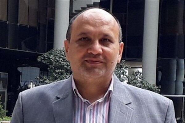 مثلث آلزایمر سیاسی، ناآگاهی و پروپاگاندای تبلیغاتی؛ عامل حضور دوباره احمدینژاد