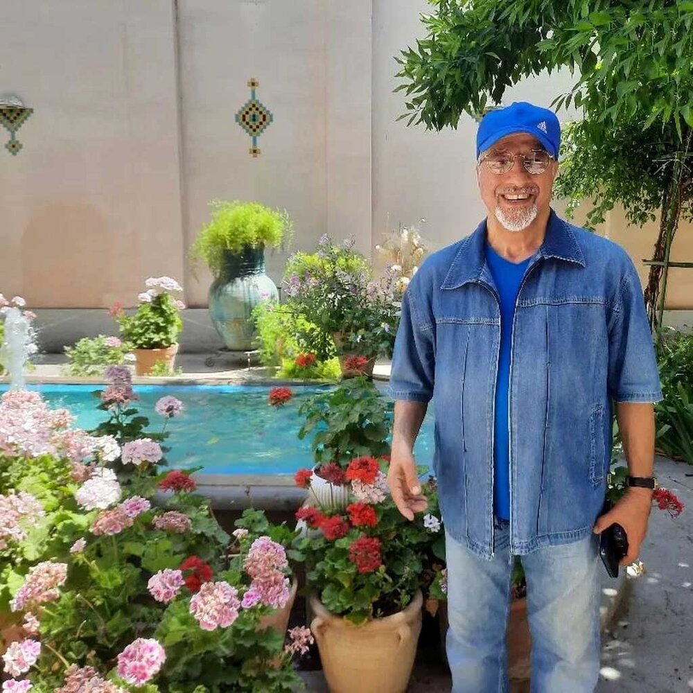 خوشپوشی علیرضا خمسه در ۷۱ سالگی + عکس