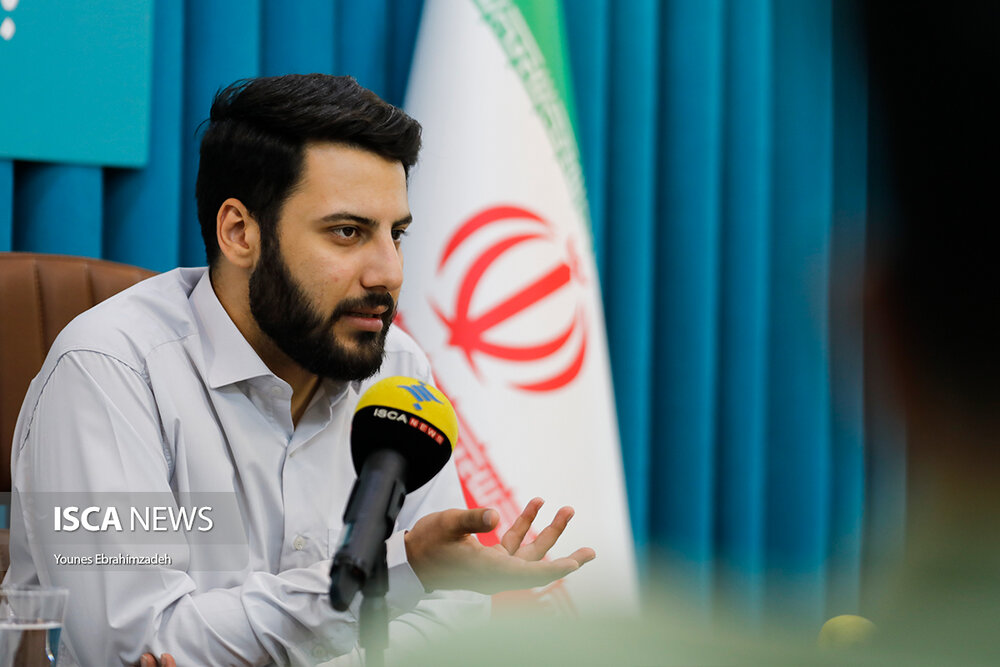 تشکلها پادوی احزاب نیستند/ صدای انقلابی از دانشگاهها شنیده نمیشود