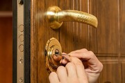 اگر درب خانه قفل ماند یا کلید گیر کرد چه کنیم؟
