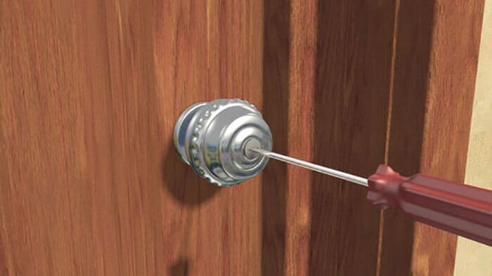اگر درب خانه قفل ماند یا کلید گیر کرد چه کنیم؟