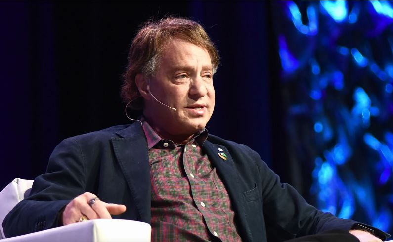 انسان تا سال ۲۰۴۵ با هوش مصنوعی ادغام میشود