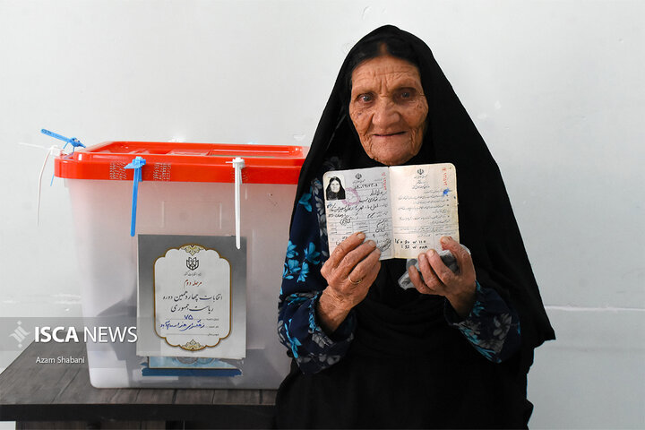 قاب‌هایی ماندگار از مشارکت 49 درصدی مردم اصفهان در انتخابات