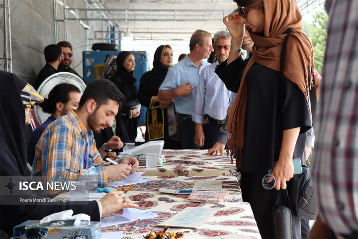 قاب‌هایی ماندگار از مشارکت 49 درصدی مردم اصفهان در انتخابات