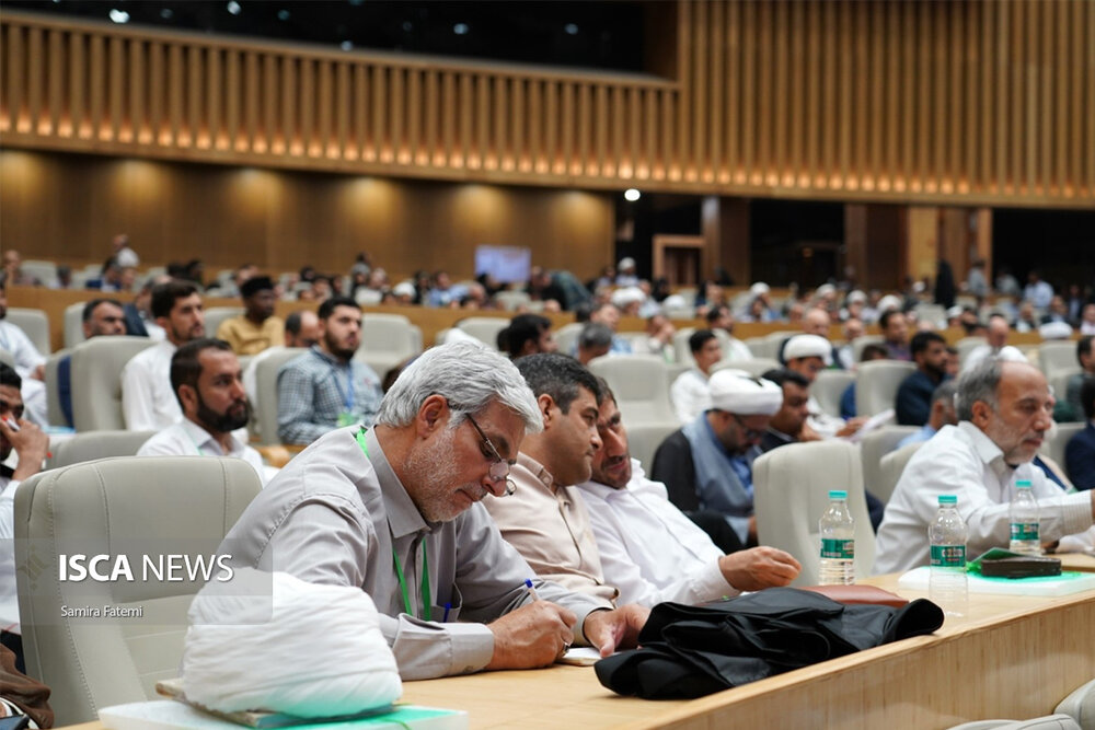 امیرالمؤمنین، اسوه زیست شرافتمندانه است