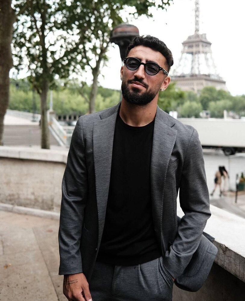 لژیونر استقلالی در پاریس مقابل برج ایفل + عکس