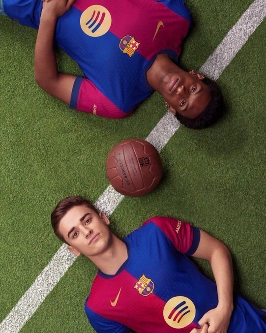 بارسلونا از پیراهن اول فصل جدید رونمایی کرد + عکس