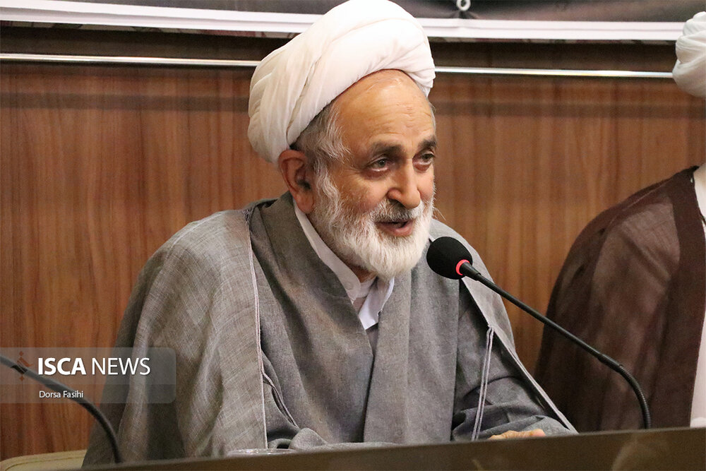 امیرالمؤمنین، اسوه زیست شرافتمندانه است