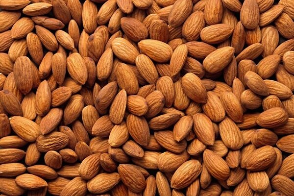 فوایدی درباره خوردن بادام با پوست فوایدی درباره خوردن بادام با پوست