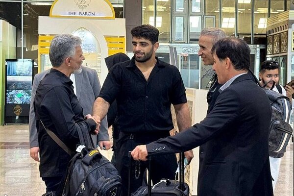 گلمحمدی، نکونام و قهرمان المپیک راهی کربلا شدند